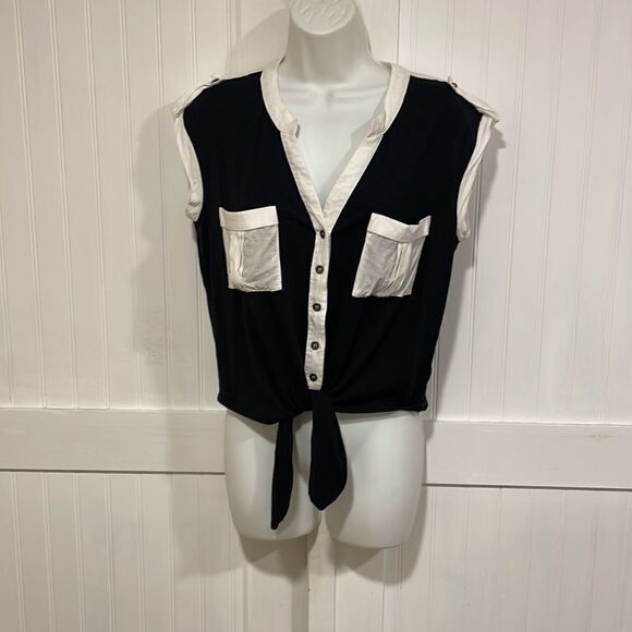 Chloe K cute, black & white crop top with front tie size M - Picture 1 of 7